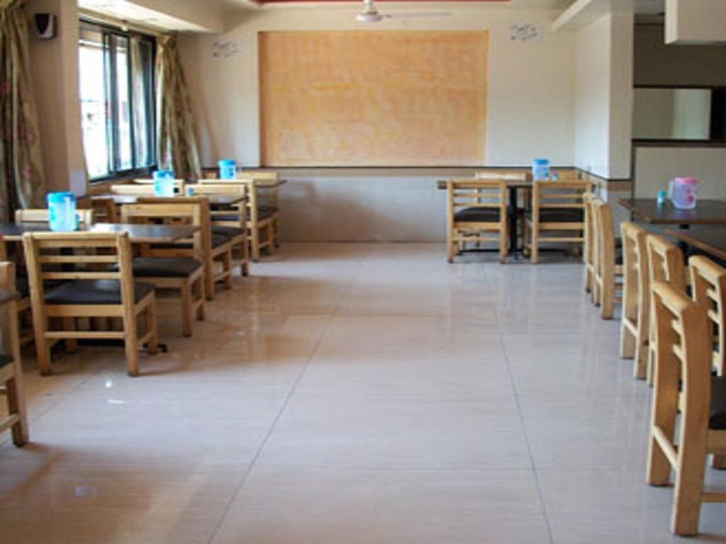 Hotel Tourist International Pune Eksteriør billede